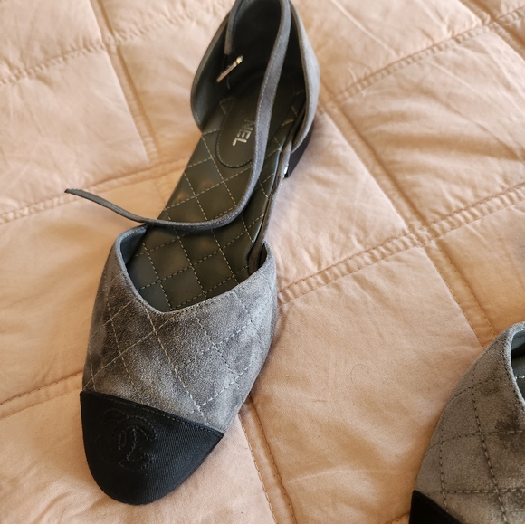 Chanel Flats In suede - Picture 16 of 16